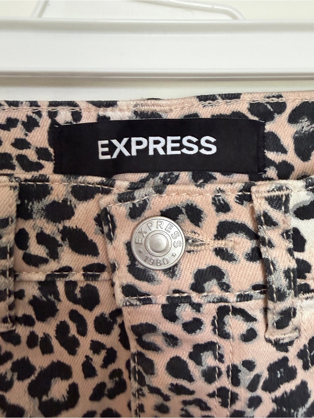 Express tan/black Leopard Print Mini Skirt with size 0 mid rise - Picture 2 of 5